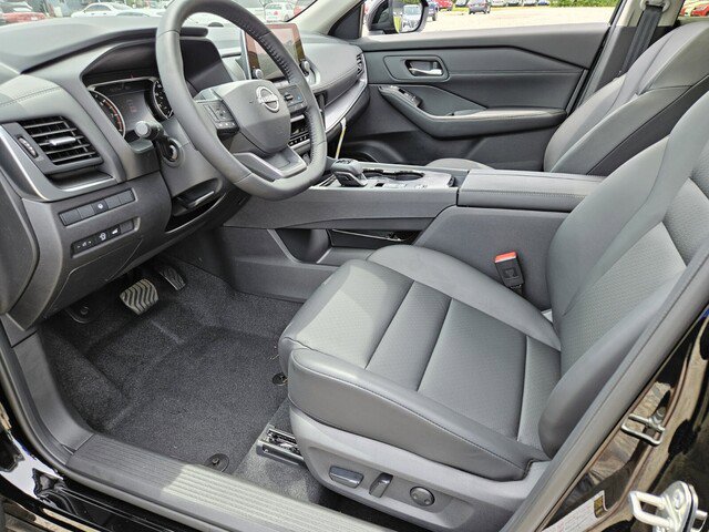 2025 Nissan Rogue SV photo 5