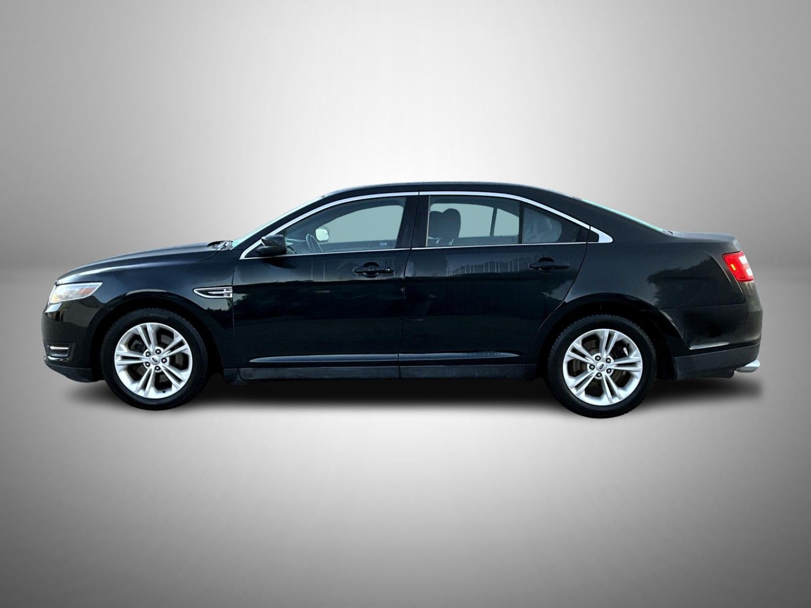 2014 Ford Taurus SEL photo 5