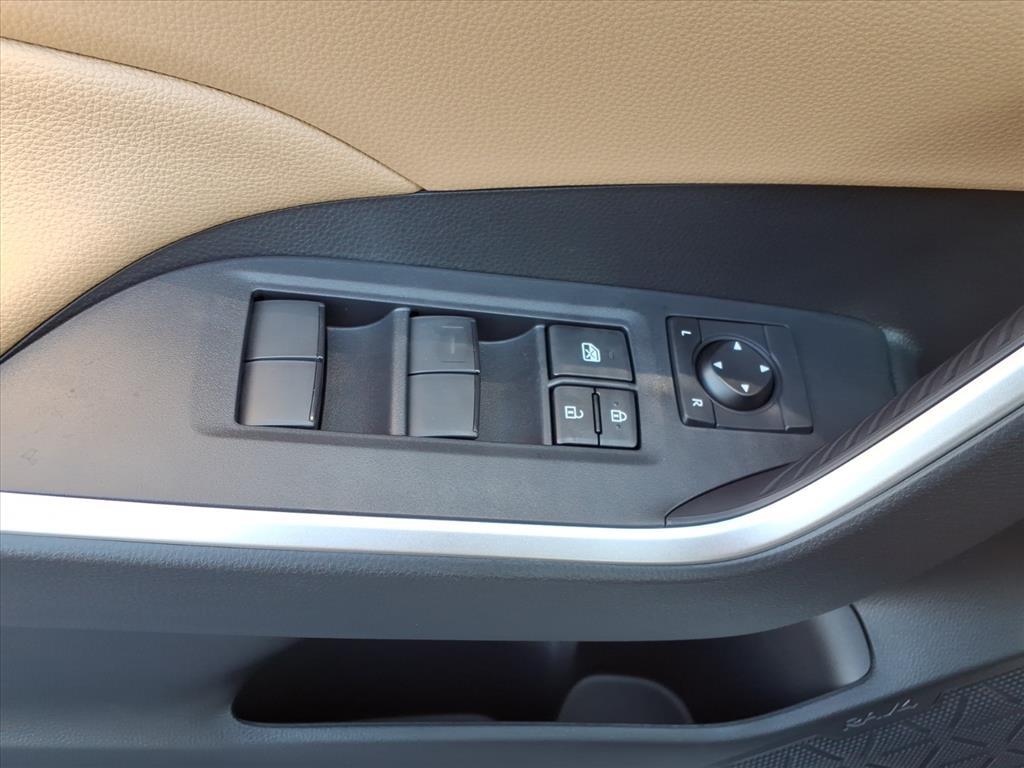 2025 Toyota RAV4 LE photo 22