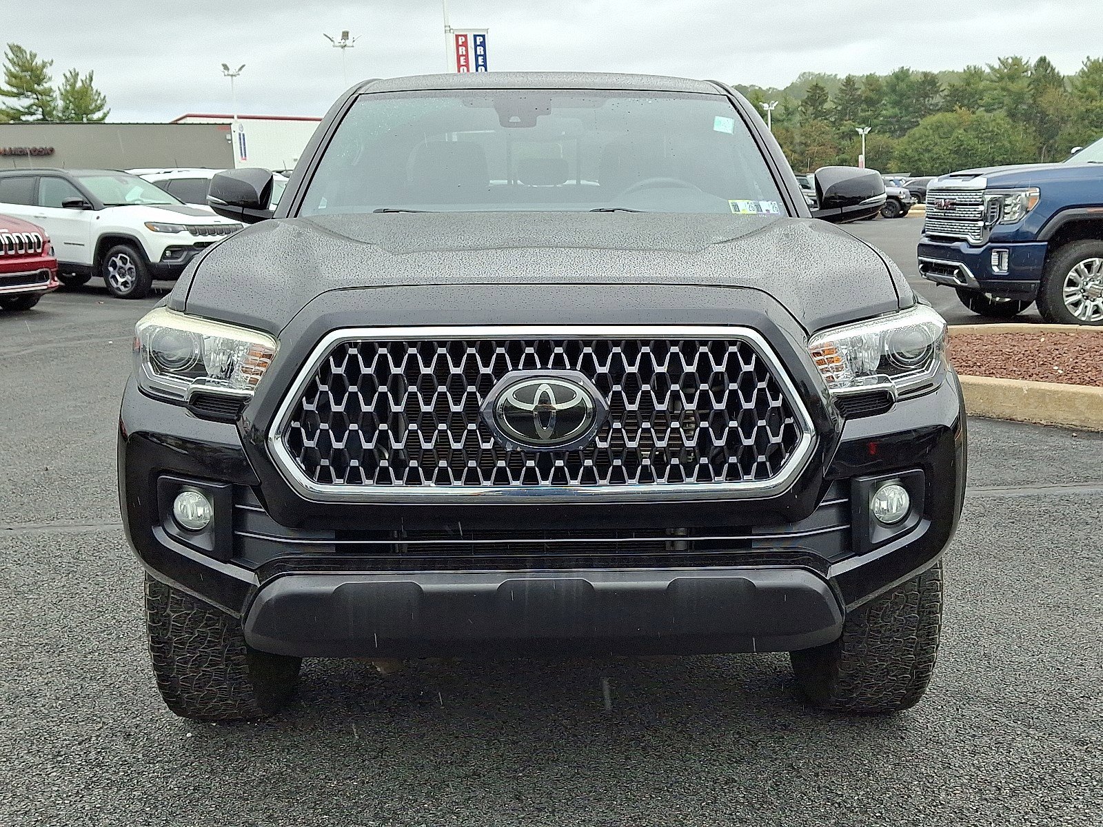 2019 Toyota Tacoma TRD Off-Road V6 photo 2