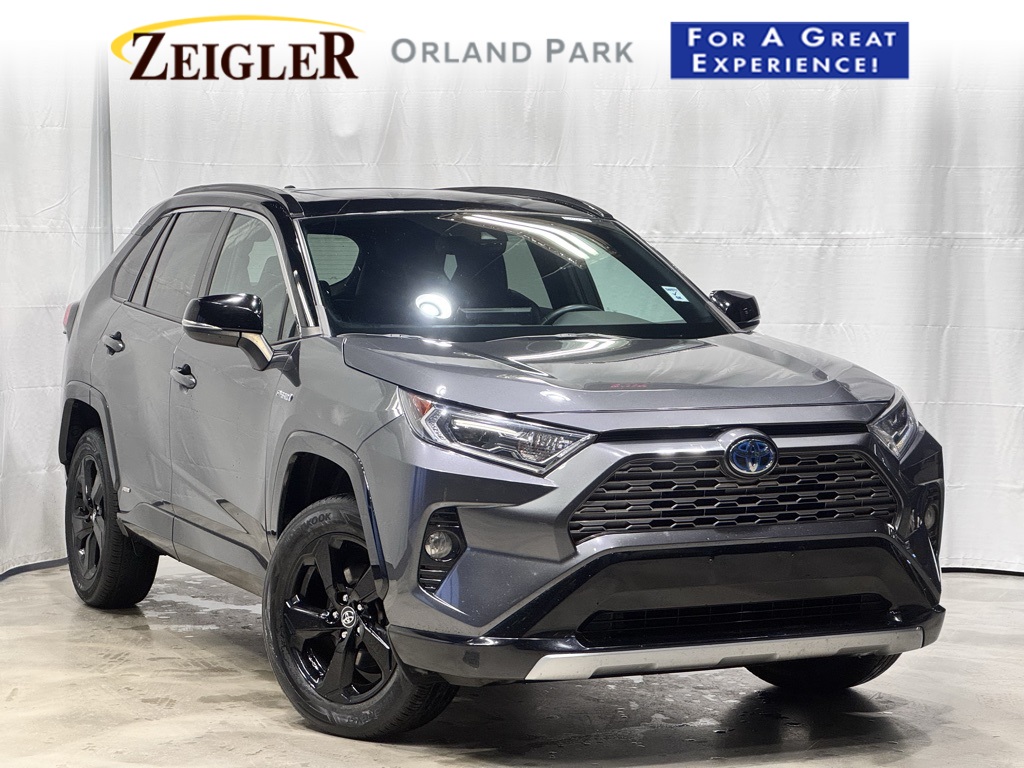 2020 Toyota RAV4 XSE's photo