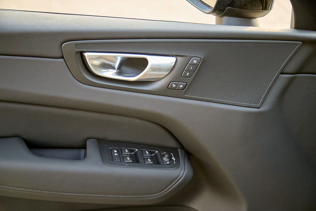 2026 VOLVO XC60 - Image 9