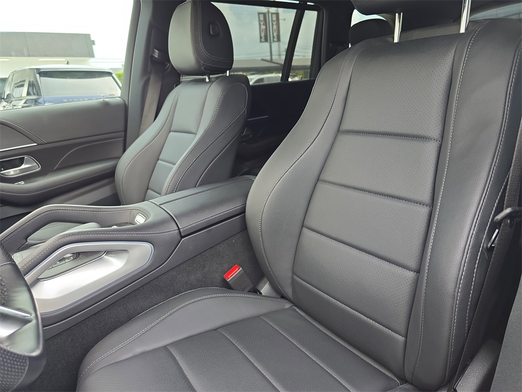 2025 Mercedes Benz GLS 450 4MATIC photo 21