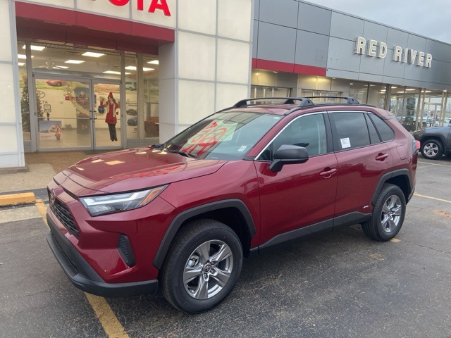 2025 Toyota RAV4 LE's photo