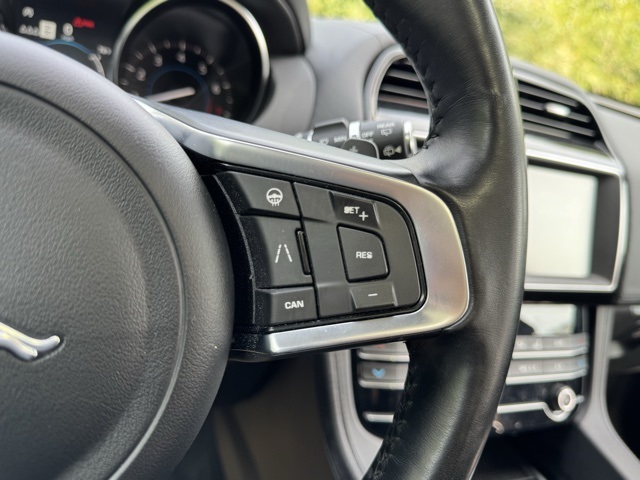 2020 Jaguar F-PACE Prestige photo 24