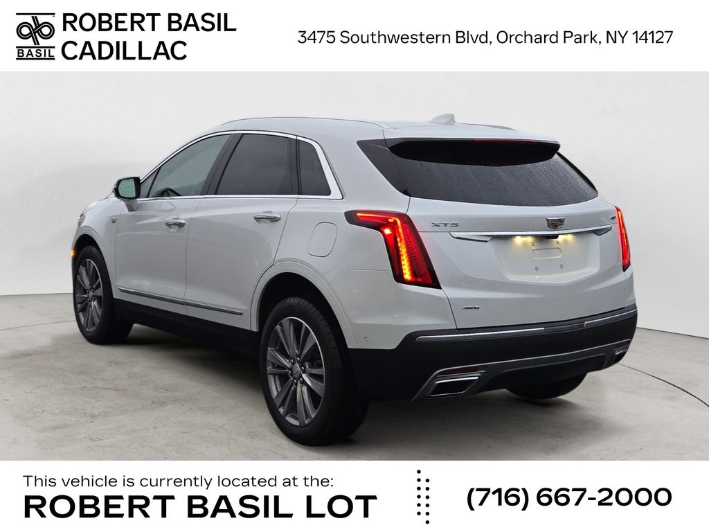 2025 Cadillac XT5 Premium Luxury photo 3