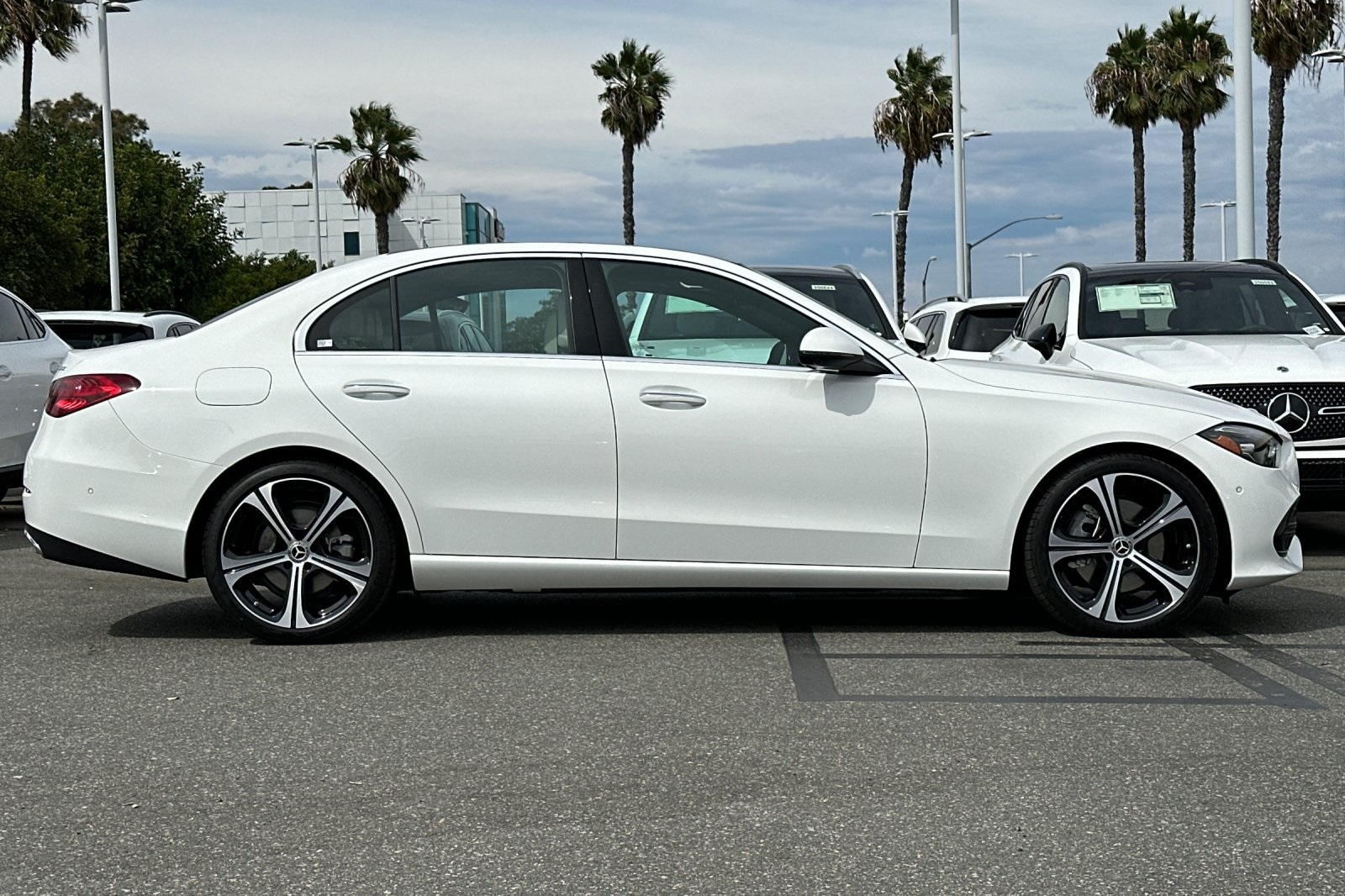 2025 Mercedes Benz C 300 4MATIC photo 4