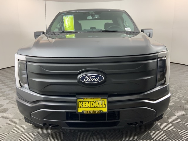 2025 Ford F-150 Lightning photo 2