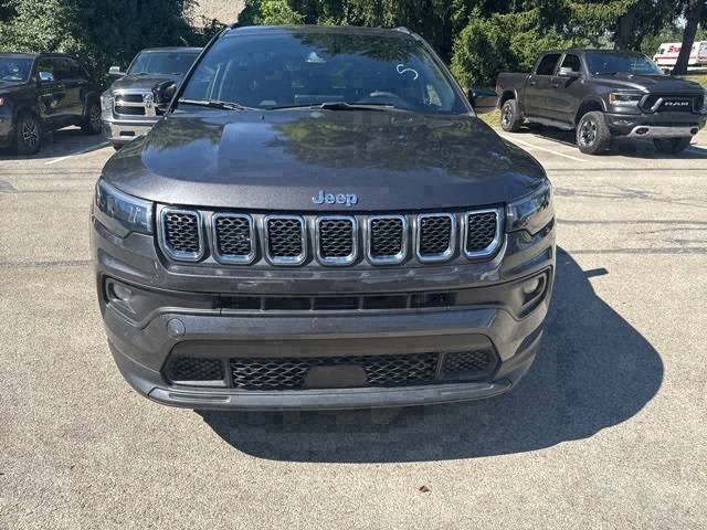 2023 Jeep Compass Latitude Lux photo 8