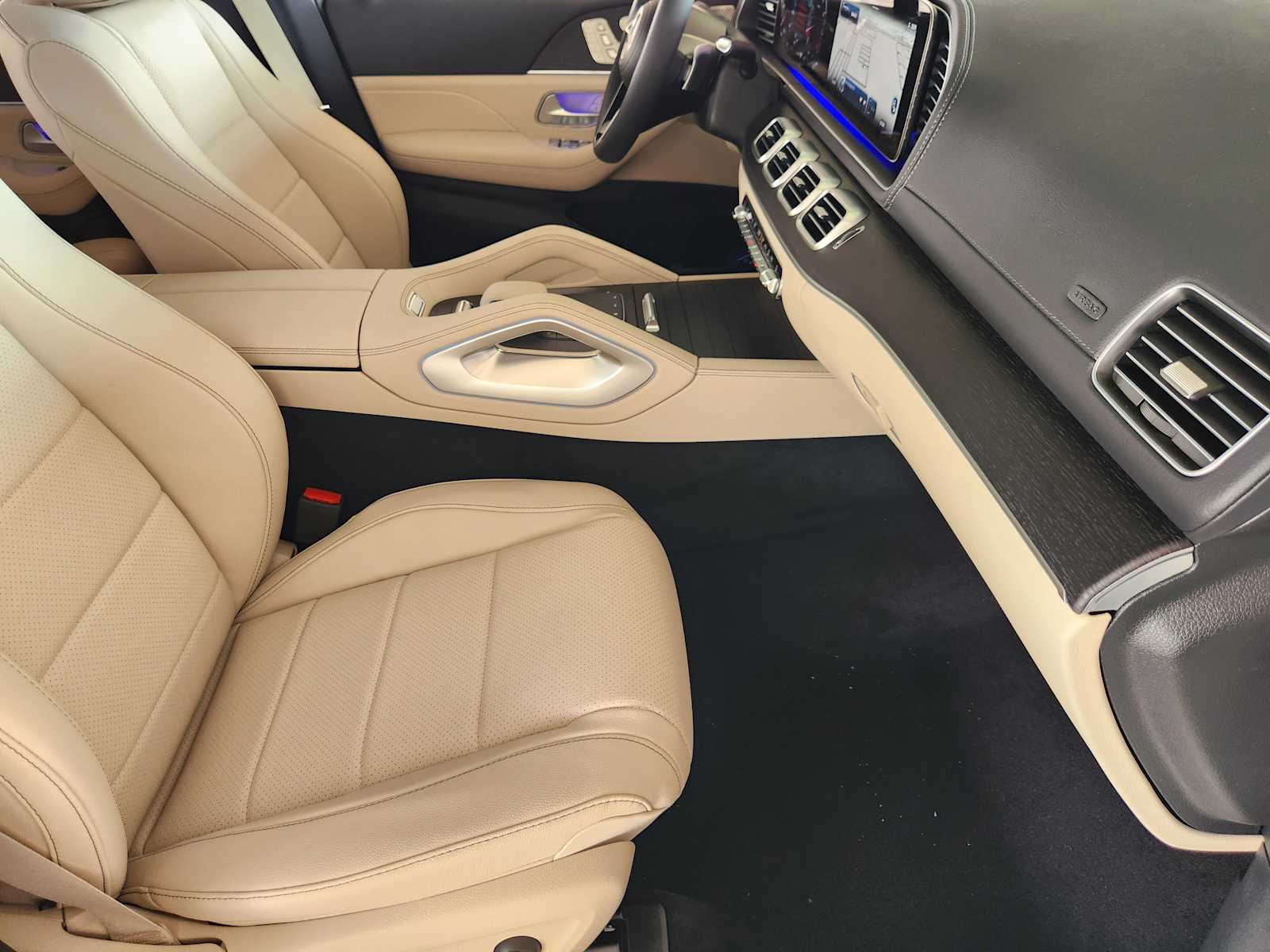 2026 Mercedes Benz GLS 450 4MATIC photo 9
