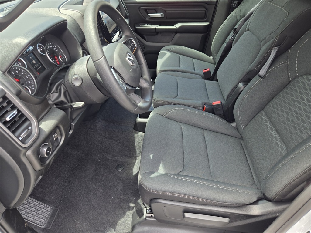 2025 Ram 1500 Tradesman photo 3