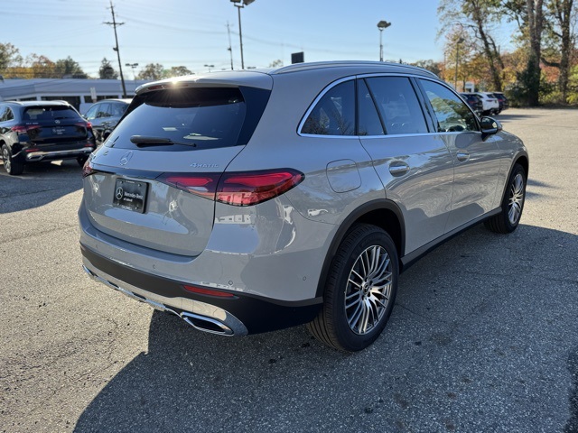 2026 Mercedes Benz GLC 300 4MATIC photo 3