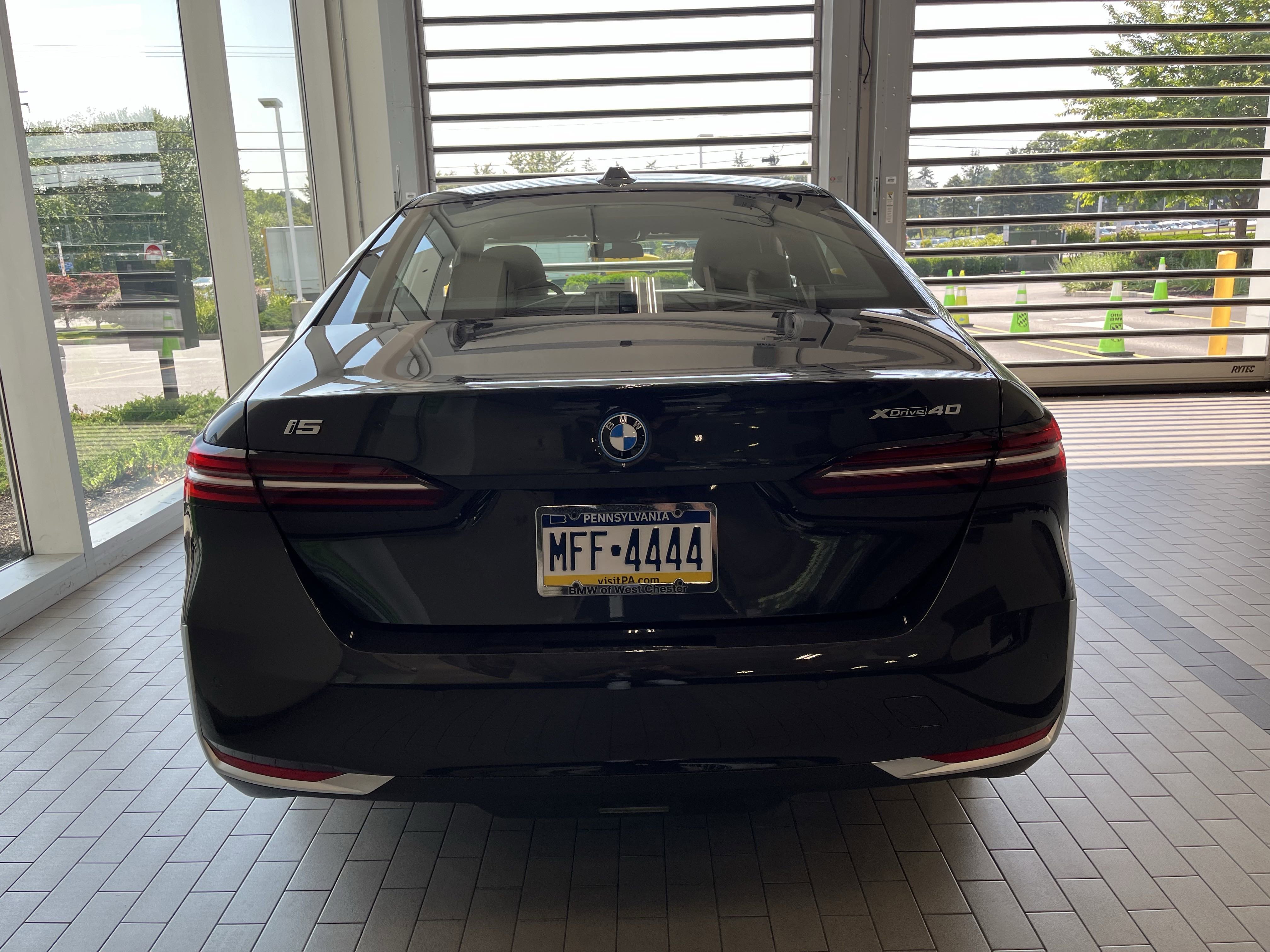 2025 Bmw i5 Hardtop 2 Door photo 3