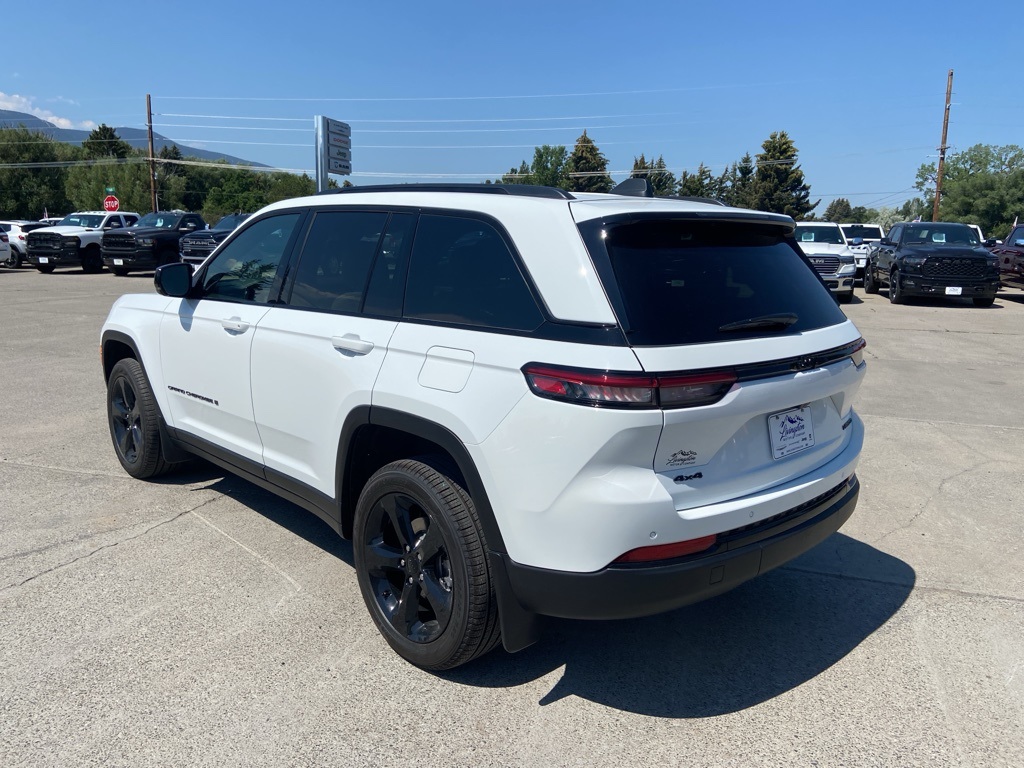 2025 Jeep Grand Cherokee Limited photo 2