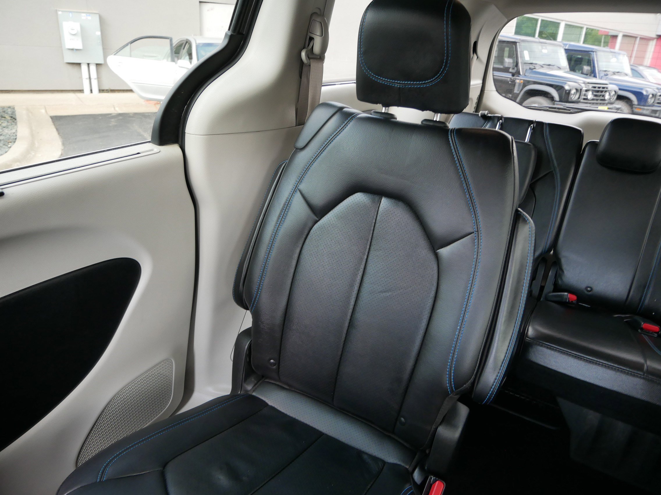 2021 Chrysler Pacifica Touring L photo 3