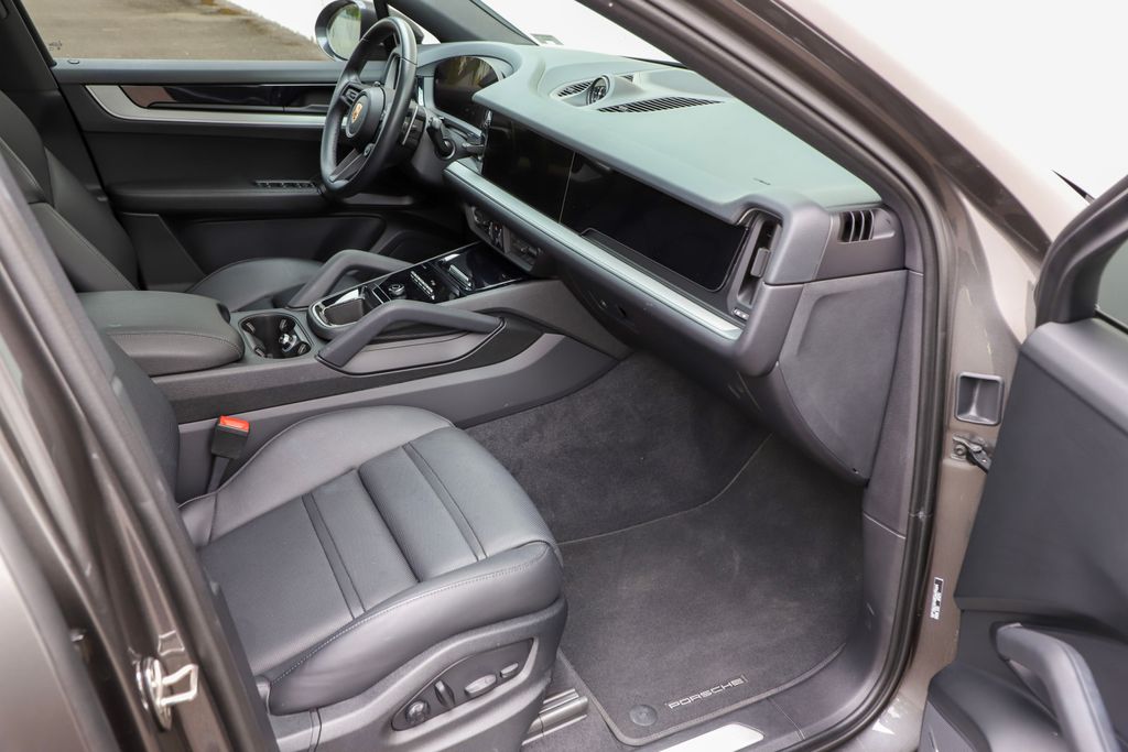 2024 Porsche Cayenne Coupe Base photo 35