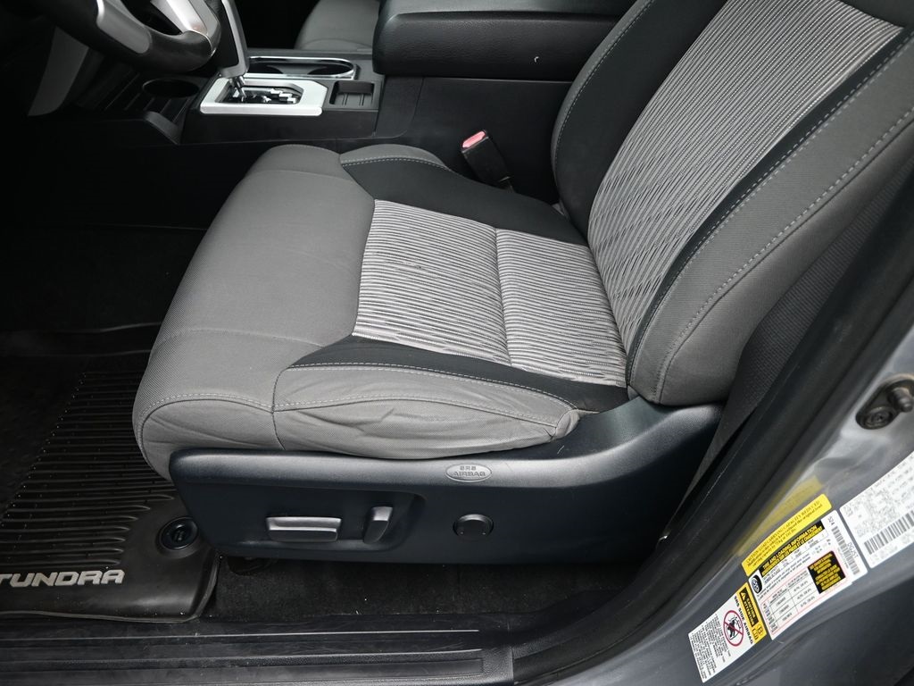 2017 Toyota Tundra SR5 photo 8