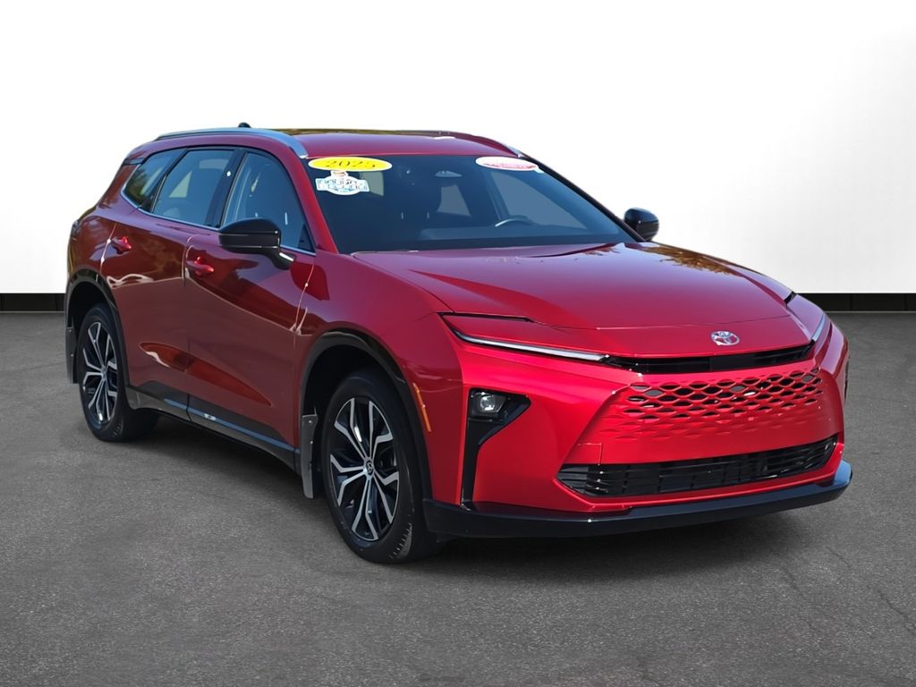 2025 Toyota Crown Signia XLE photo 3