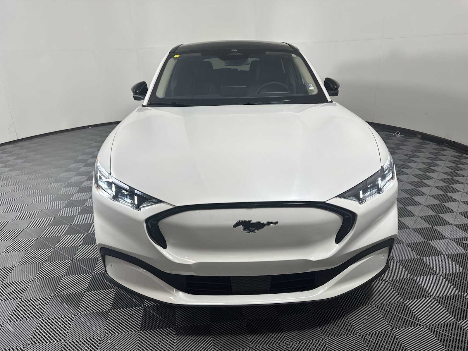 2025 Ford Mustang Mach-E Premium photo 2