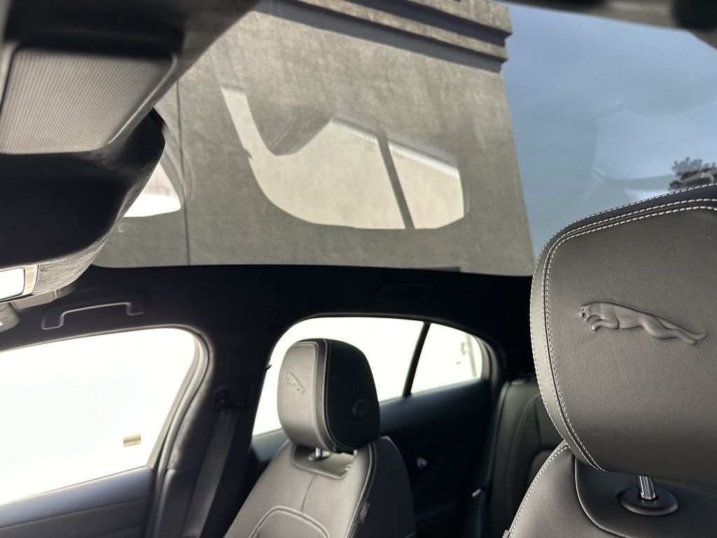 2024 Jaguar I-PACE HSE photo 9
