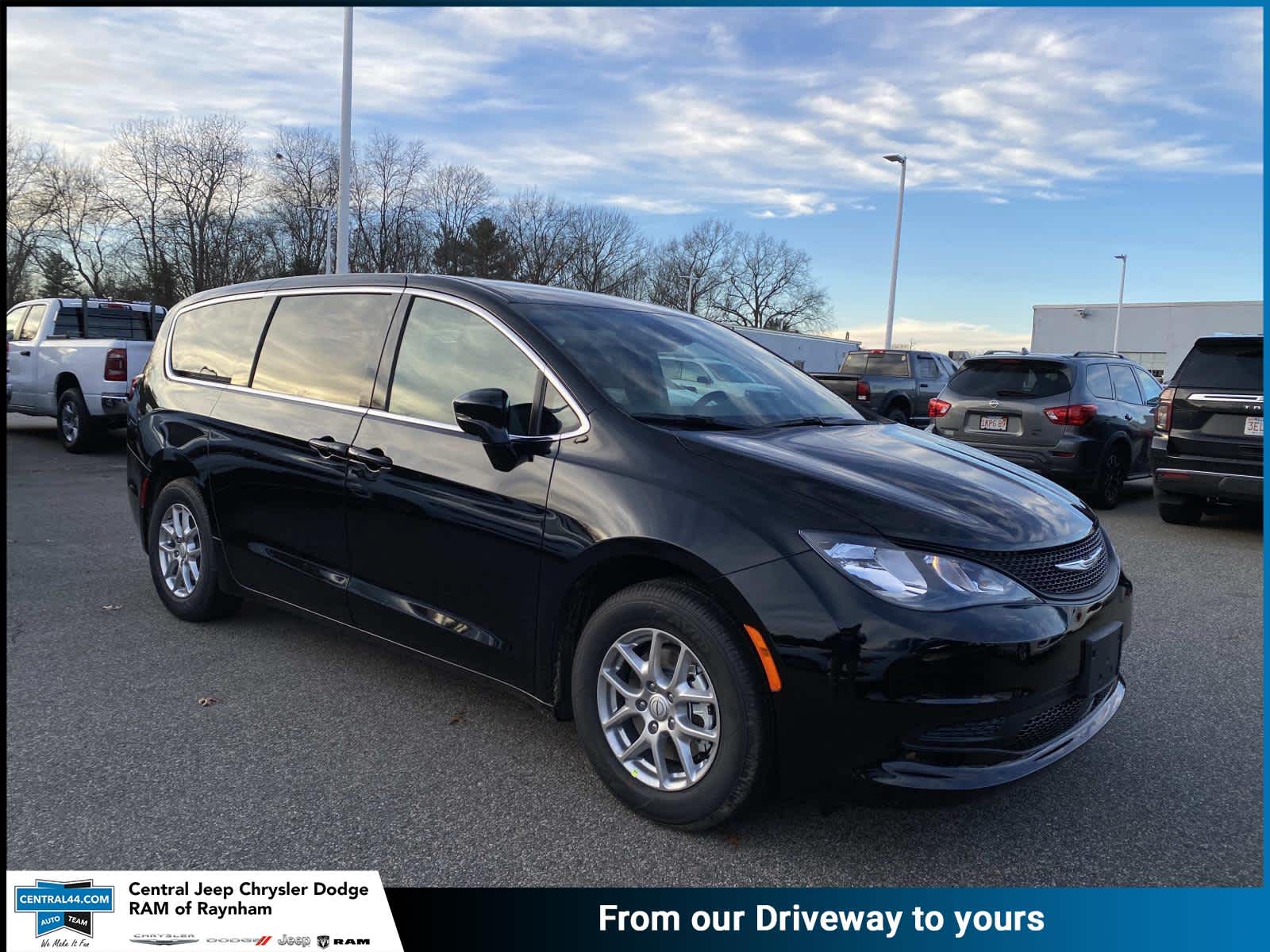 2026 Chrysler Voyager LX's photo