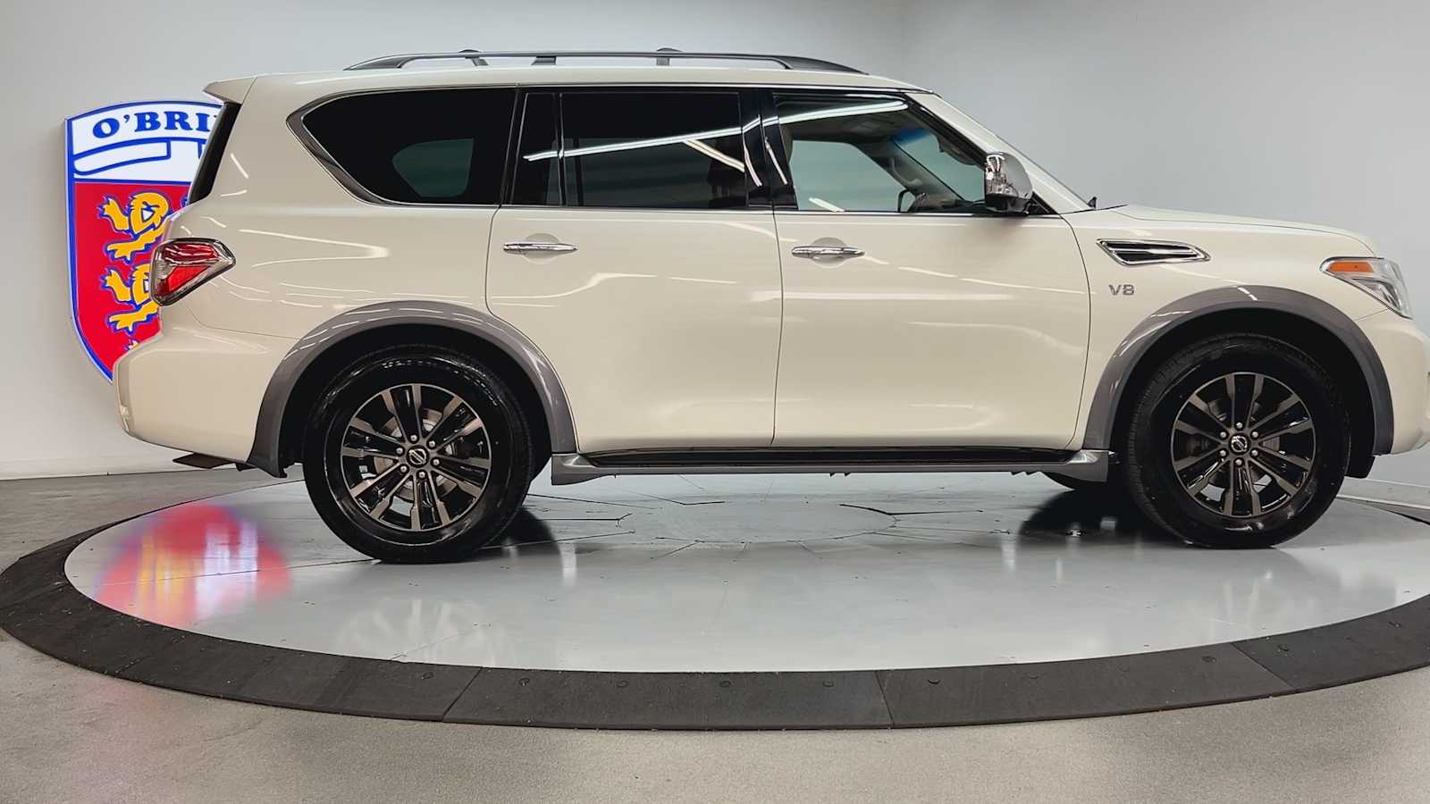 2017 Nissan Armada Platinum photo 4