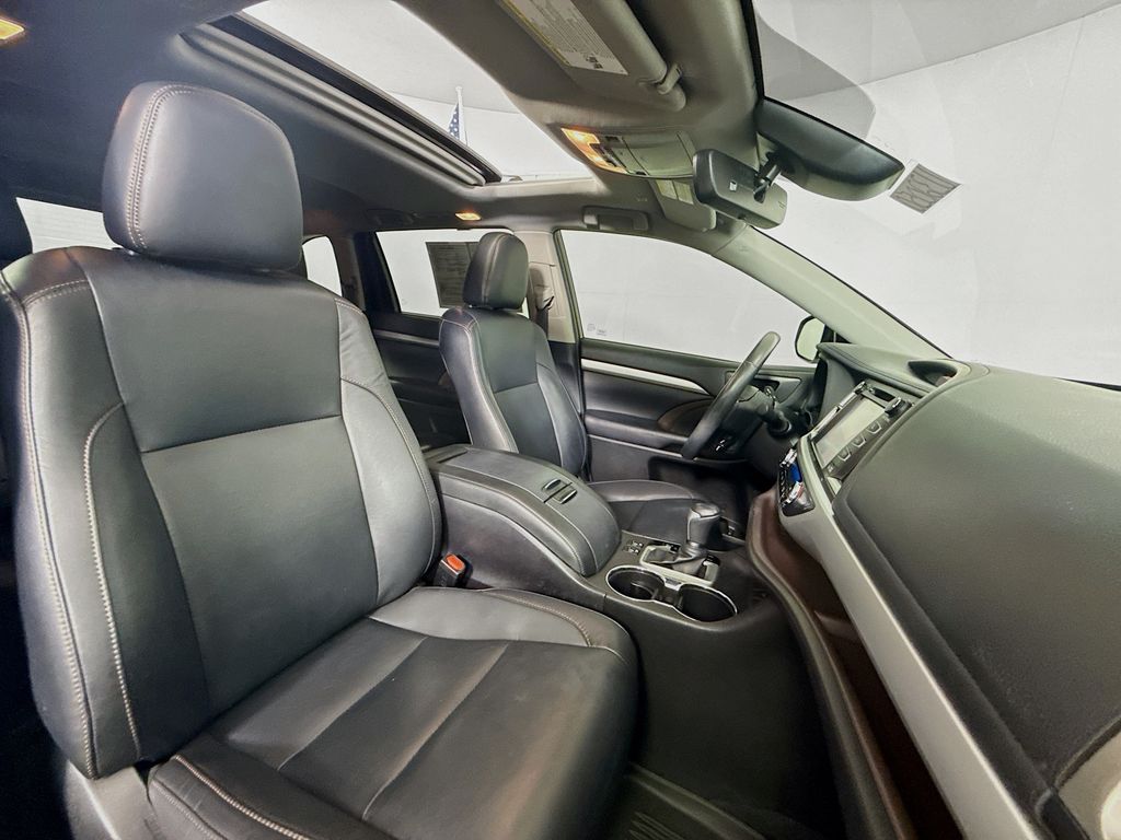 2019 Toyota Highlander XLE photo 25