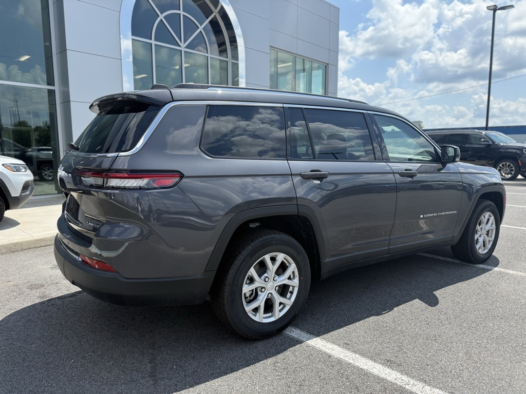 2023 Jeep Grand Cherokee Limited photo 2