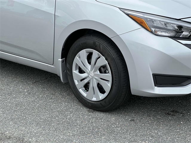 2025 Nissan Versa S photo 7