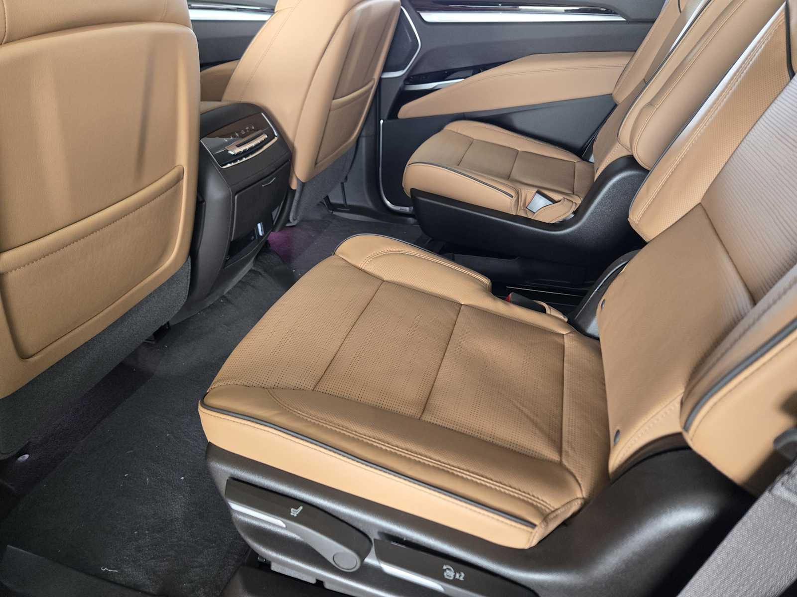 2025 Cadillac Escalade Premium Luxury photo 16