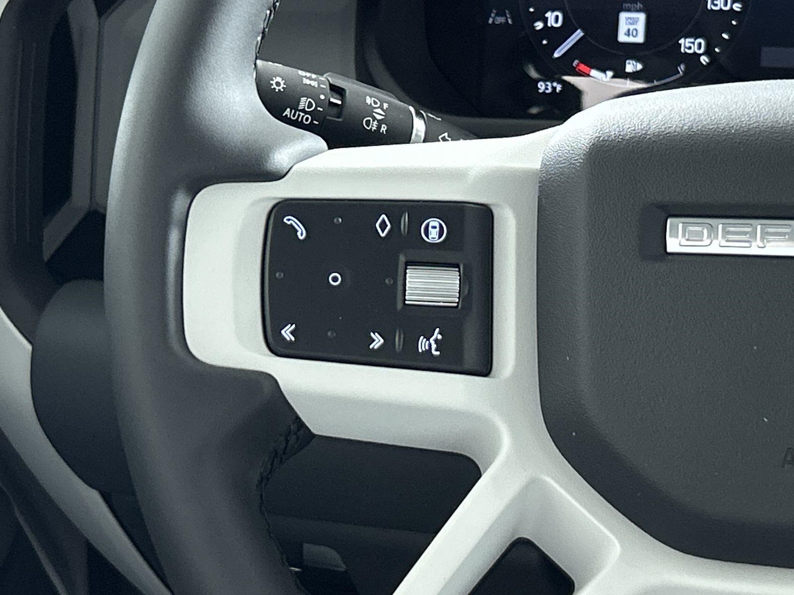 2025 Land Rover Defender 110 S photo 12