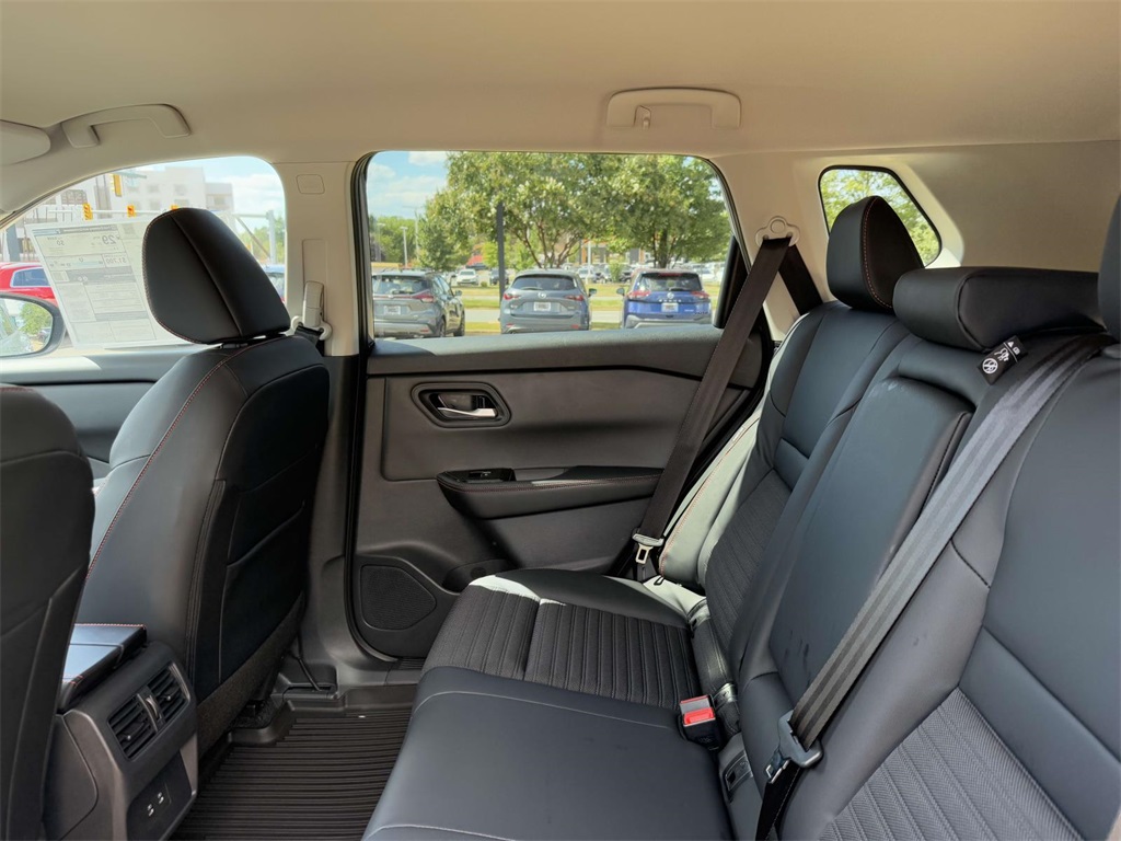 2026 Nissan Rogue SV photo 15