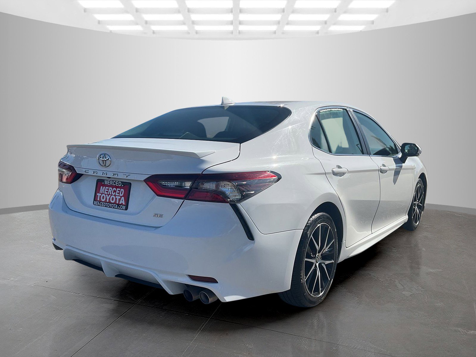 2023 Toyota Camry SE photo 3