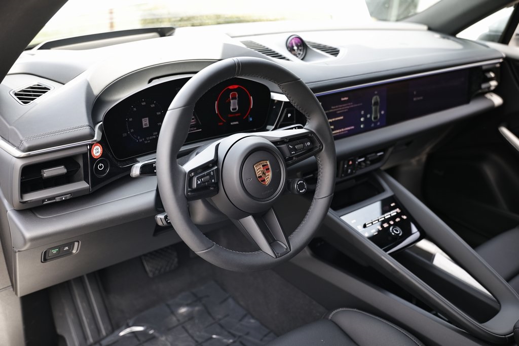 2025 Porsche Macan 4 Electric photo 4