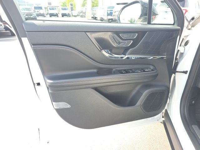 2021 Lincoln Corsair Standard photo 8