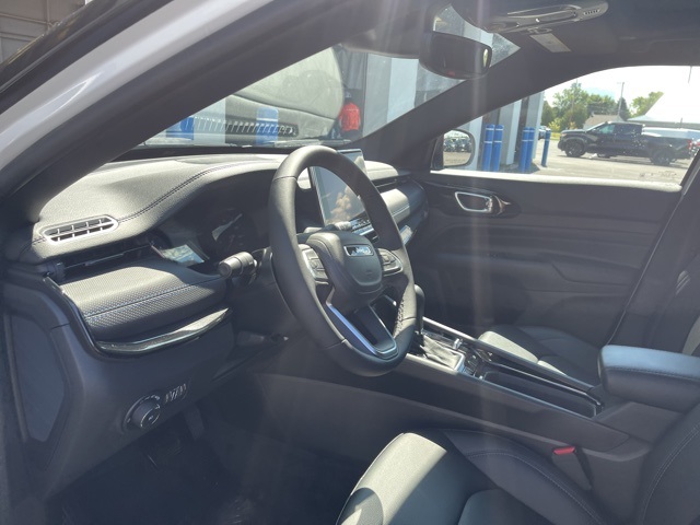 2025 Jeep Compass Limited photo 11