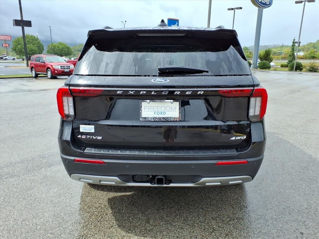 2025 Ford Explorer photo 4