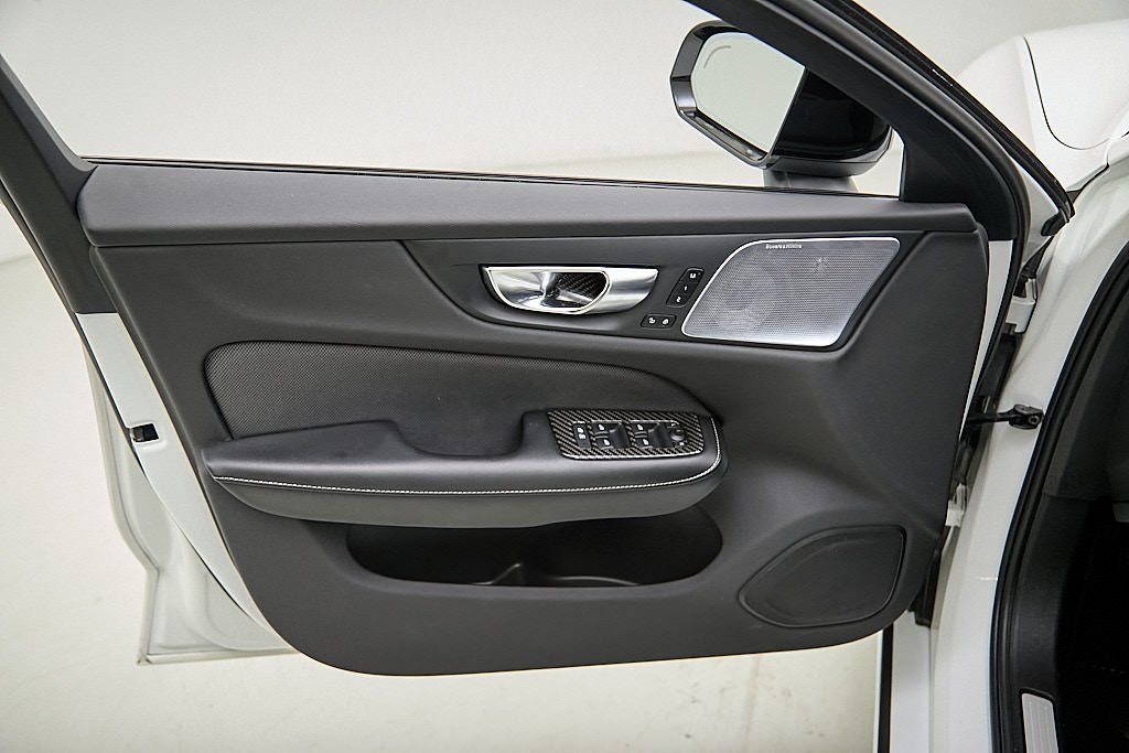 2022 VOLVO S60 - Image 9