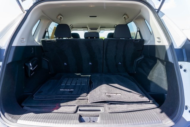 2021 Nissan Rogue SV photo 3