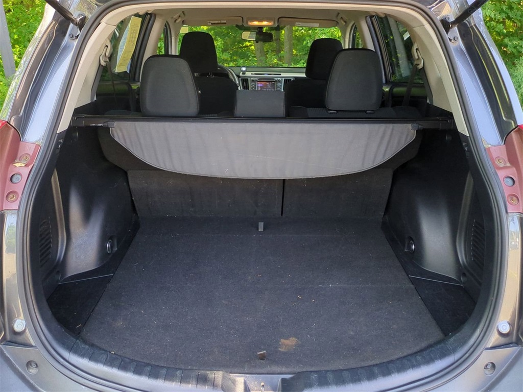 2014 Toyota RAV4 LE photo 24