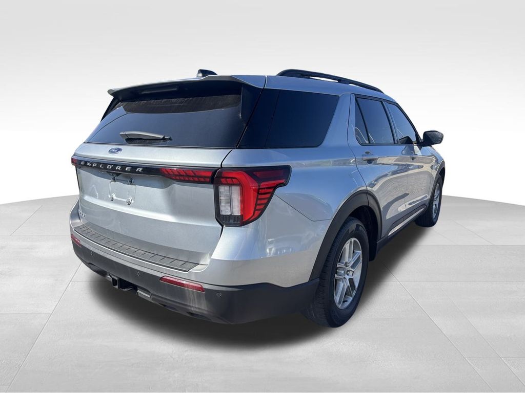 2025 Ford Explorer photo 4