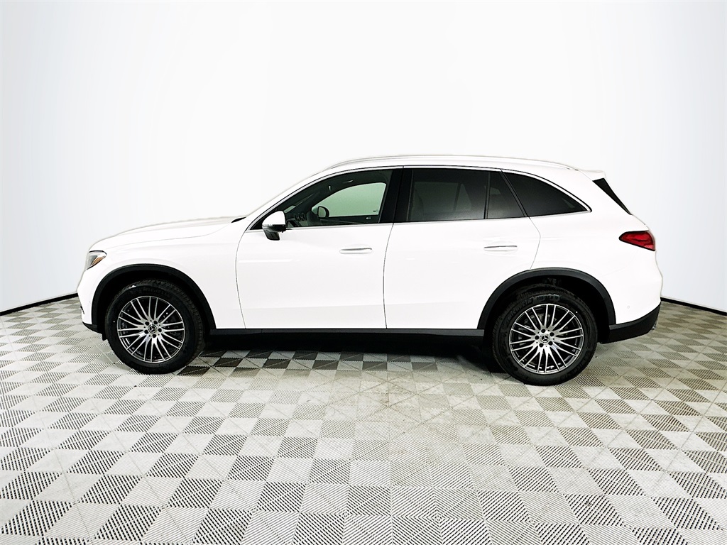 2026 Mercedes Benz GLC 300 photo 4
