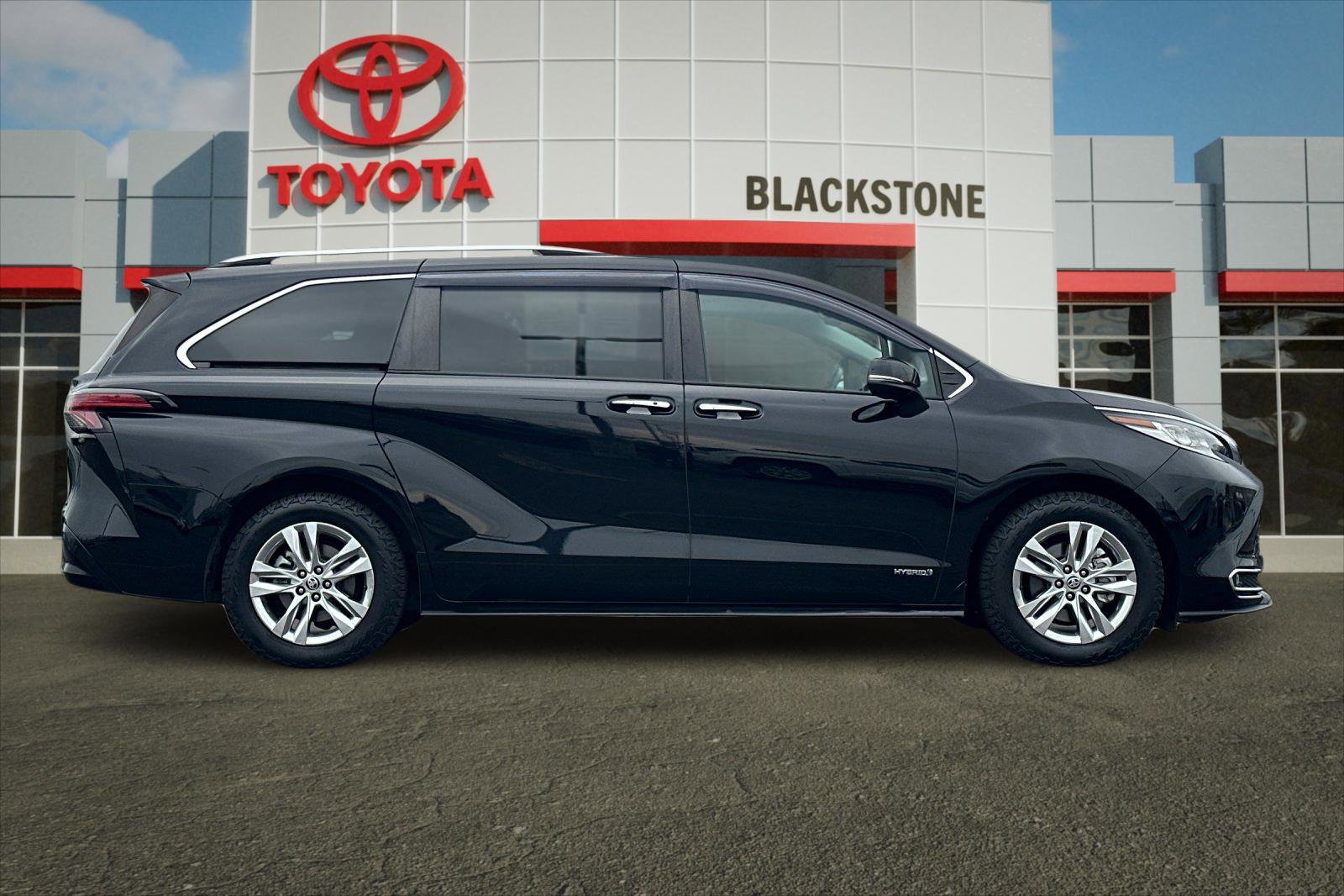 2021 Toyota Sienna Limited photo 2