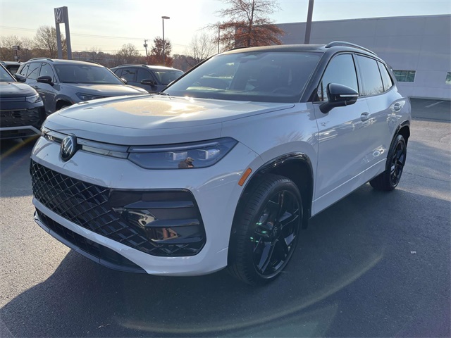 2026 Volkswagen Tiguan SE R-Line Black photo 3