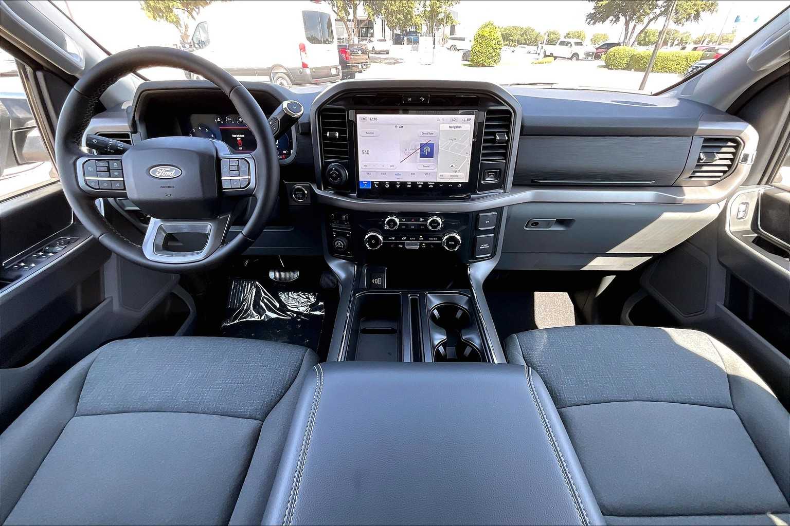 2025 Ford F-150 XLT photo 5