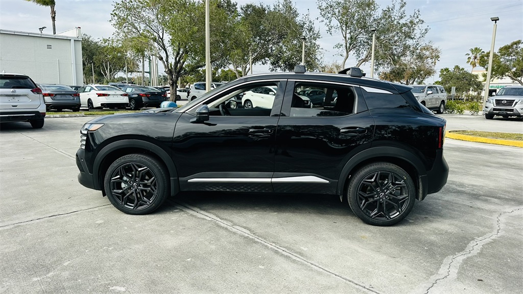 2025 Nissan Kicks SR photo 4