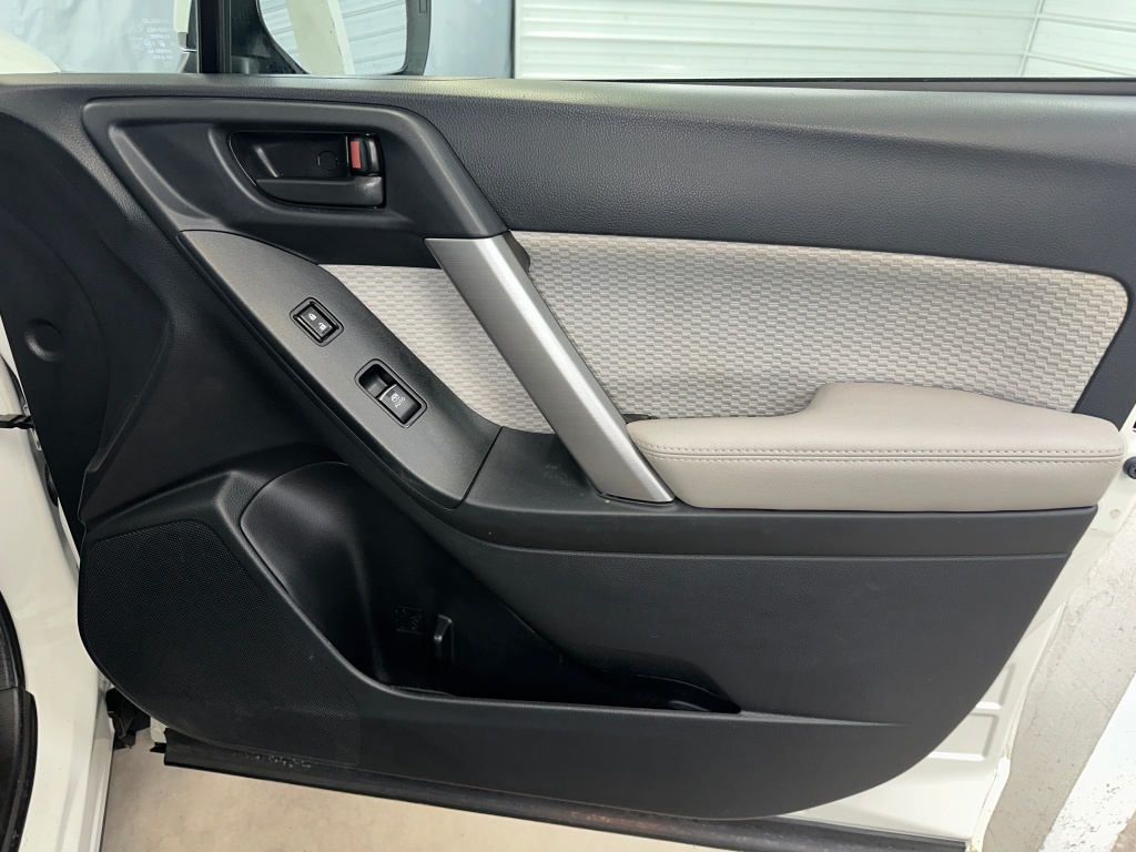 2017 Subaru Forester Premium photo 27