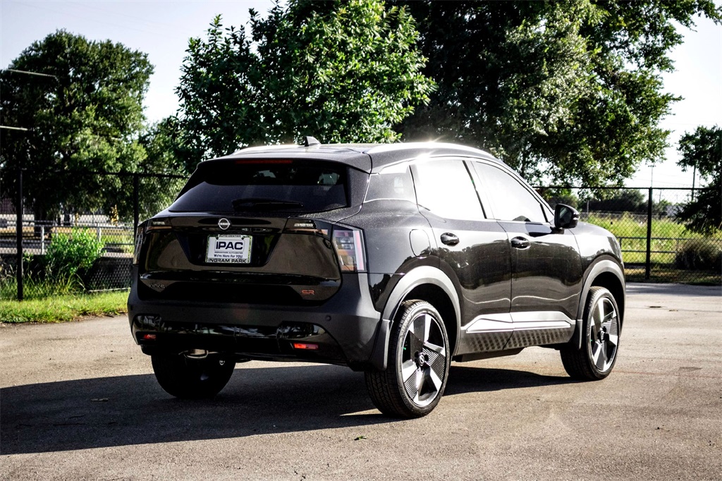 2025 Nissan Kicks SR photo 3