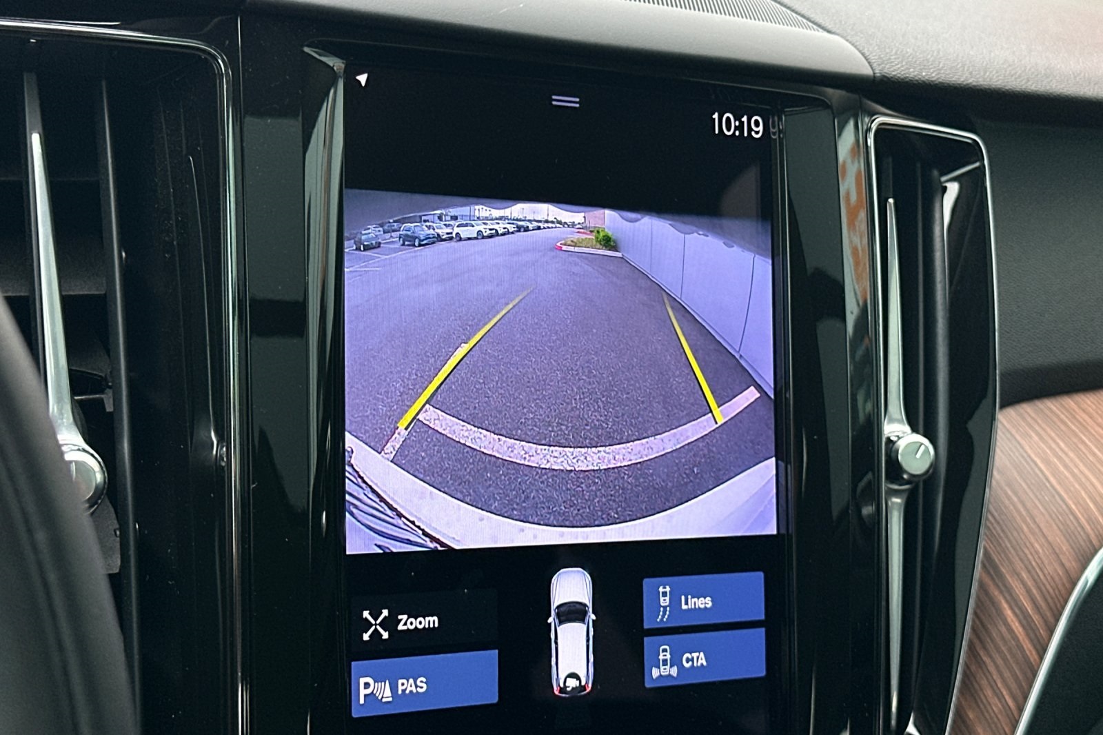 2021 Volvo XC60 T5 Momentum photo 21