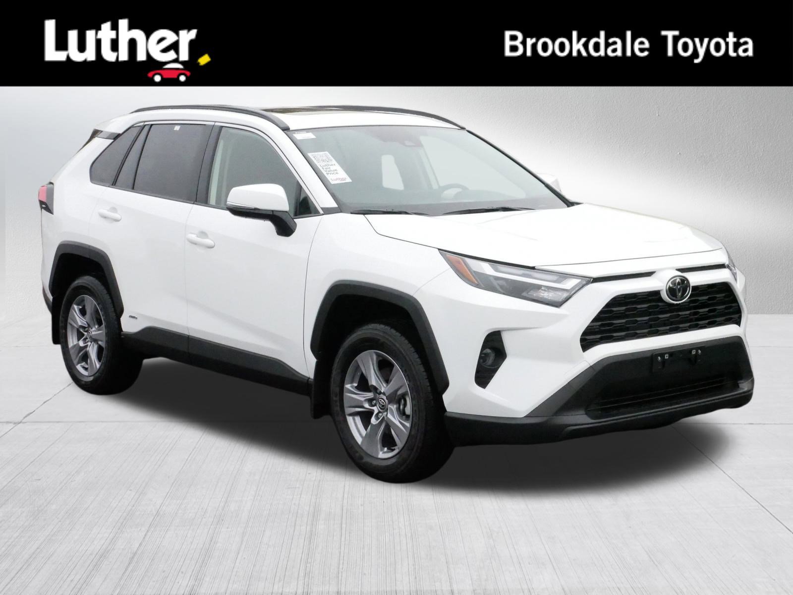 2025 Toyota RAV4 XLE's photo